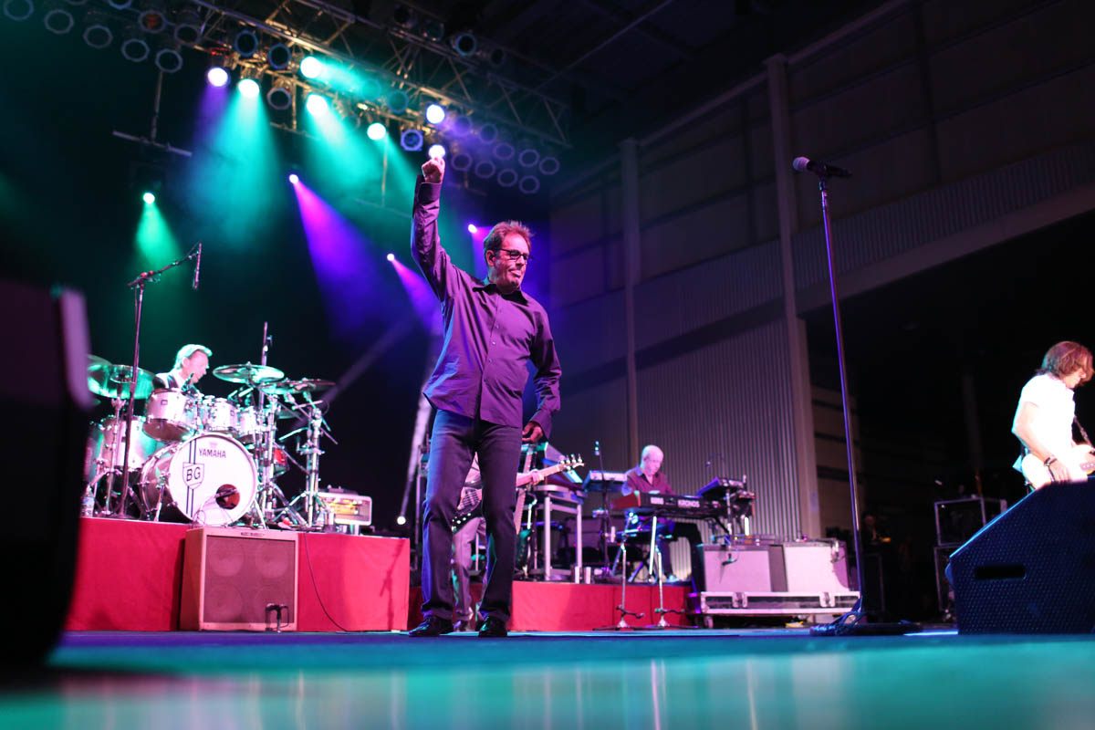 Concert - Huey Lewis & the News